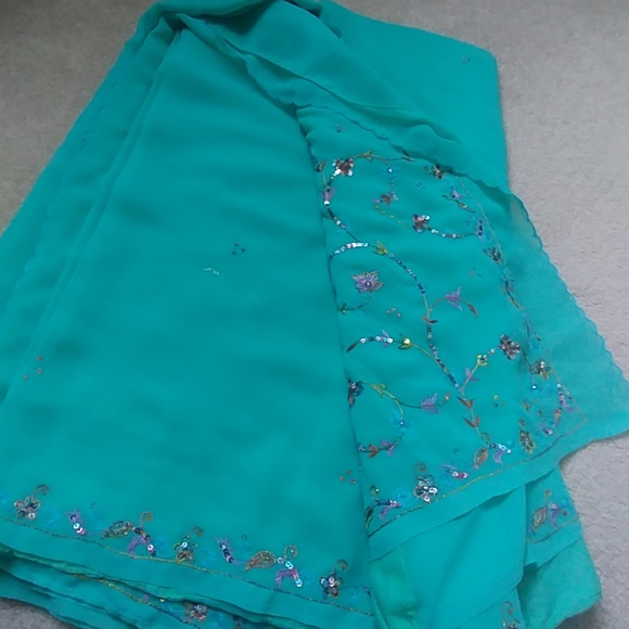 Saree - Picture 2 of 2